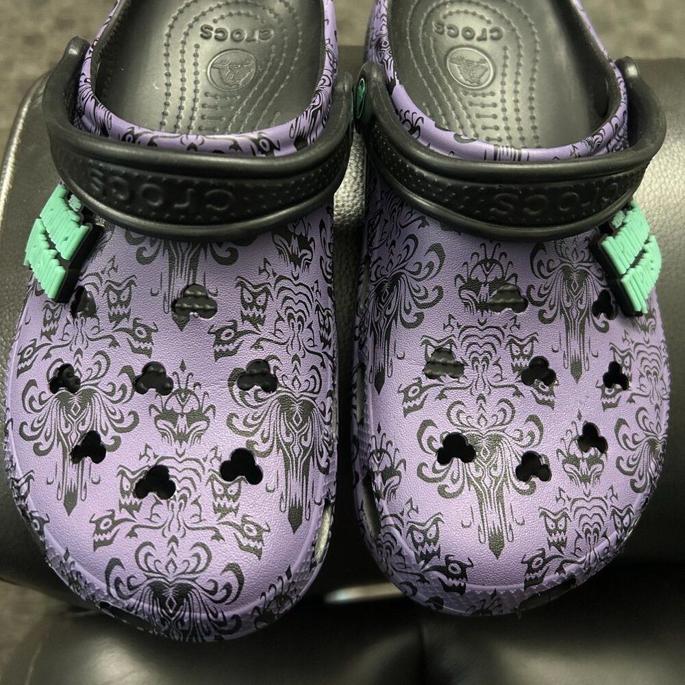Disney Haunted Mansion Gothic Old Wallpaper Purple Classic Crocs Adult 7M/9W